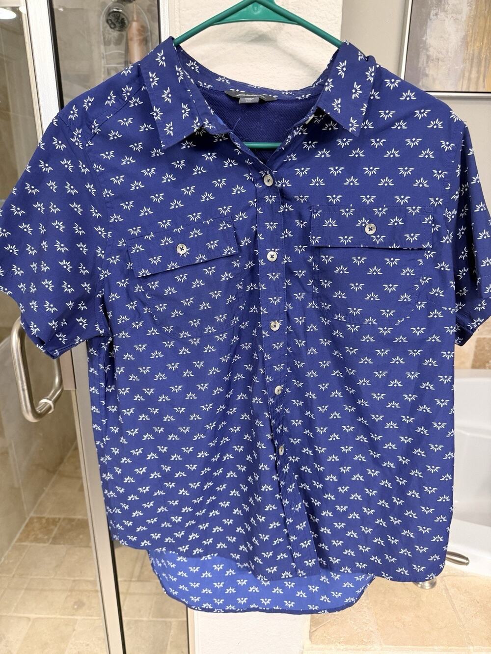 Eddie Bauer Mens Large Blue Geometric Print Button Up Shirt Short Sleeve